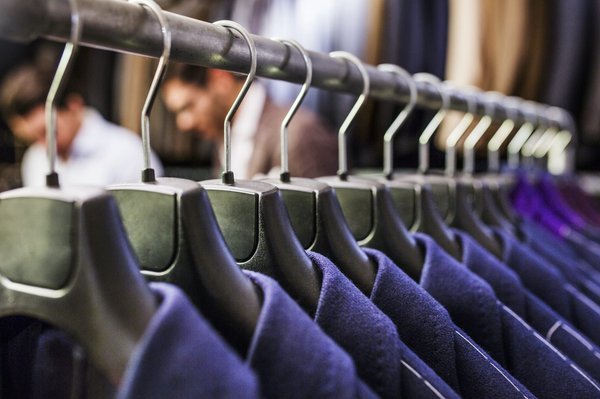 Les porte-manteaux : quelle est leur utilité dans les espaces de rangement ?