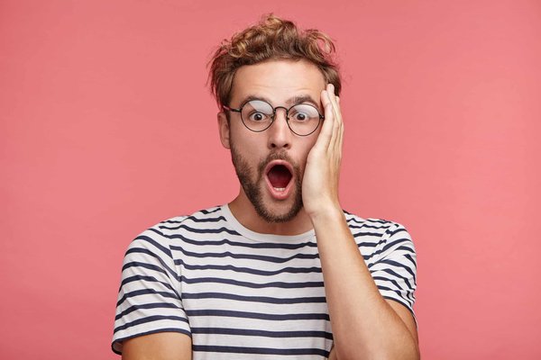 Quelle est l'utilité des porte-manteaux dans les espaces de rangement ?